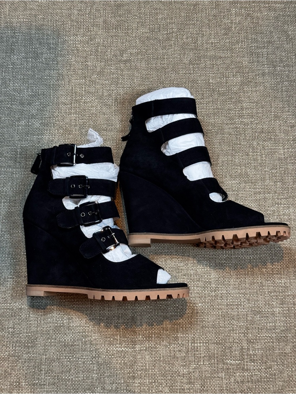 NIB Linea Paolo Wisteria Buckle Wedge Sandal Black Suede Size 10